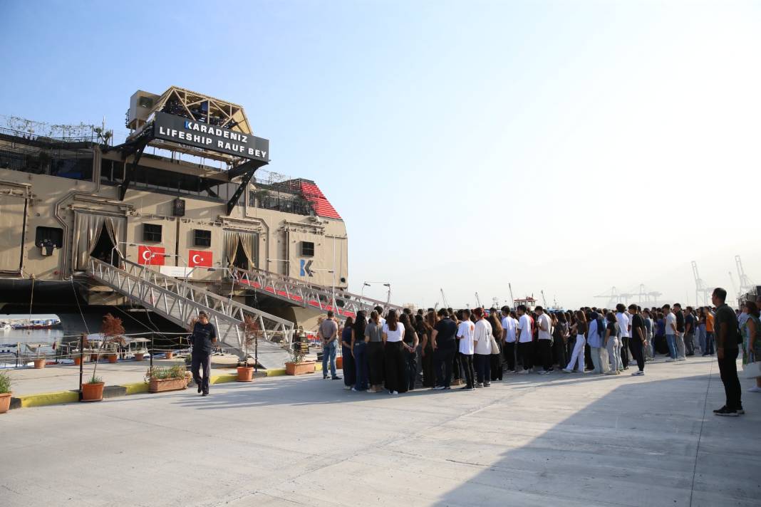 Türkiye'nin ilk yüzen yatılı okulunda dersler başladı 2